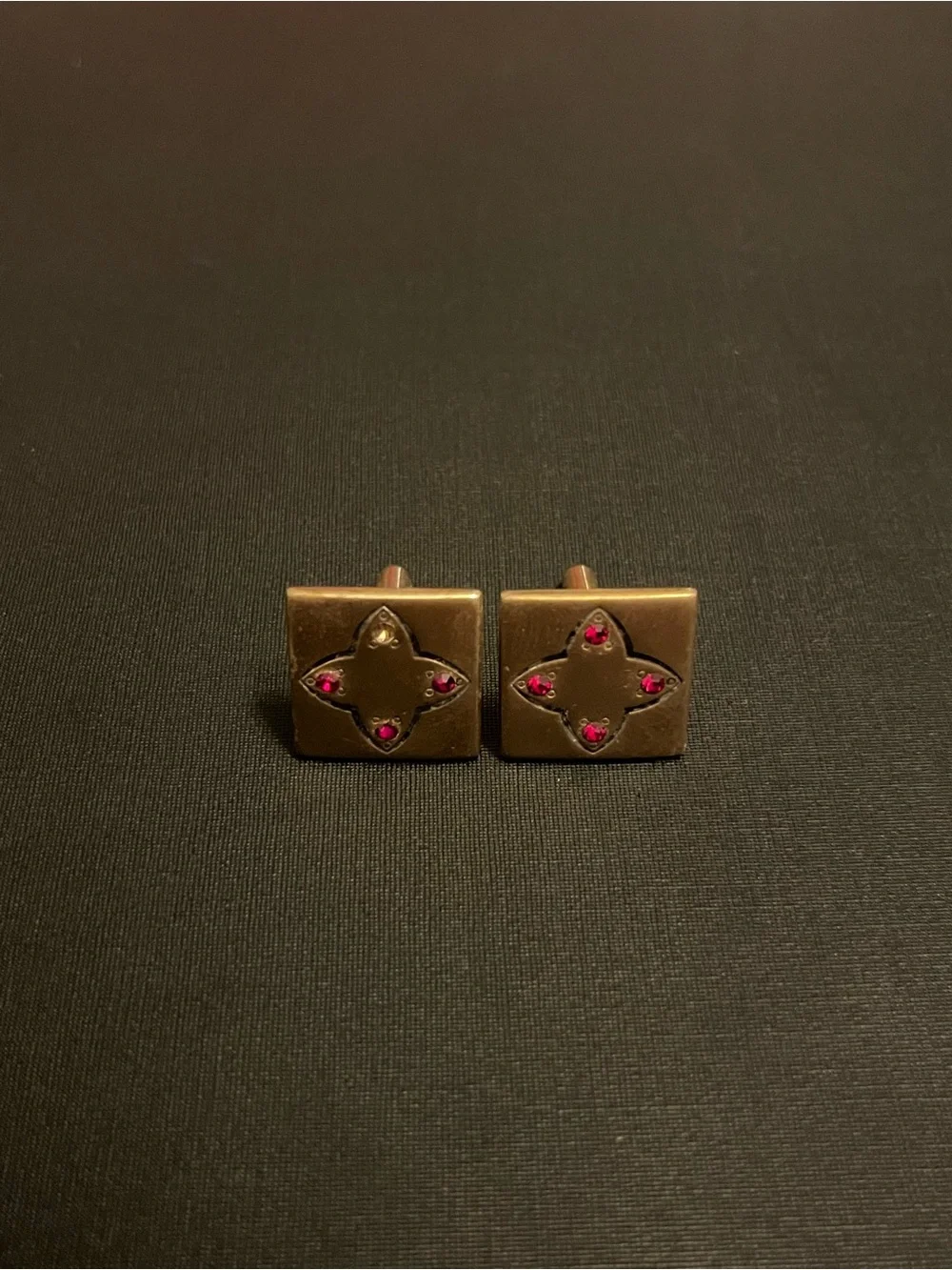 Vintage Swank gold ruby tie bar clip cuff links set